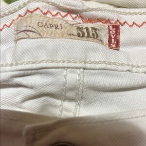 Levi's Women’s 515 White Capri Jeans
Measurements in pics / have some stretch